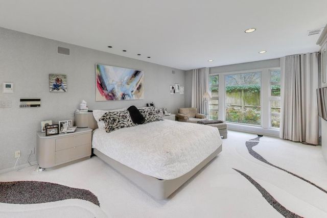 42 Woodley Road, Winnetka, IL 60093