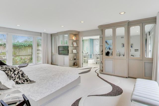 42 Woodley Road, Winnetka, IL 60093