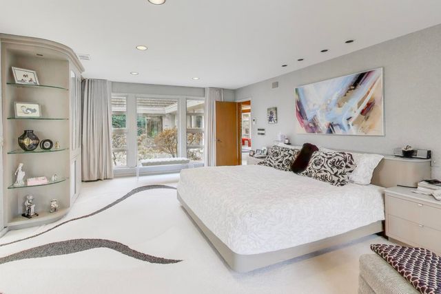 42 Woodley Road, Winnetka, IL 60093