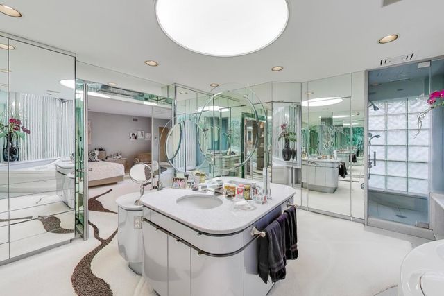 42 Woodley Road, Winnetka, IL 60093