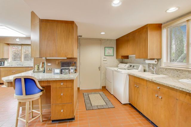 42 Woodley Road, Winnetka, IL 60093