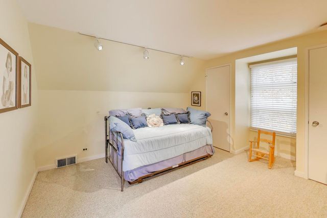 42 Woodley Road, Winnetka, IL 60093