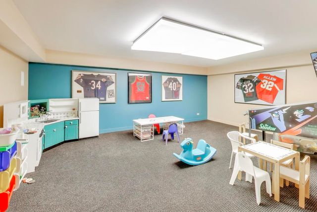 42 Woodley Road, Winnetka, IL 60093