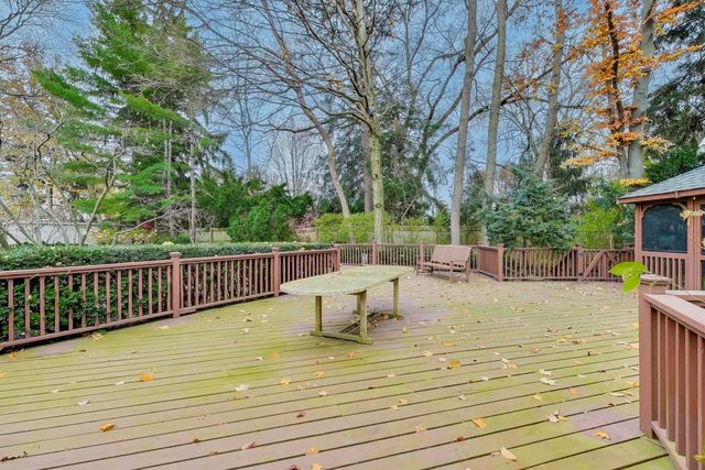 42 Woodley Road, Winnetka, IL 60093