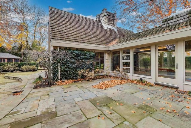 42 Woodley Road, Winnetka, IL 60093