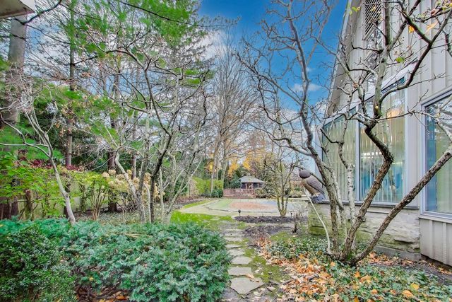 42 Woodley Road, Winnetka, IL 60093