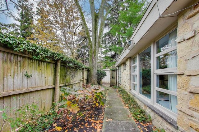 42 Woodley Road, Winnetka, IL 60093