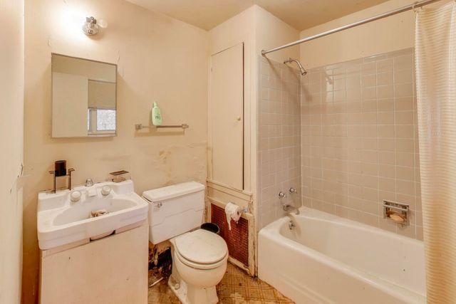 42 Woodley Road, Winnetka, IL 60093