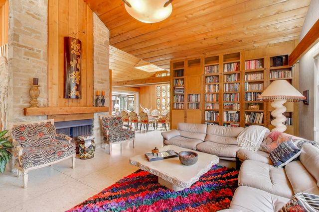 42 Woodley Road, Winnetka, IL 60093