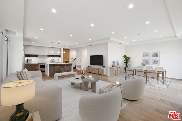 725 N Croft Avenue 110, Los Angeles, CA 90069