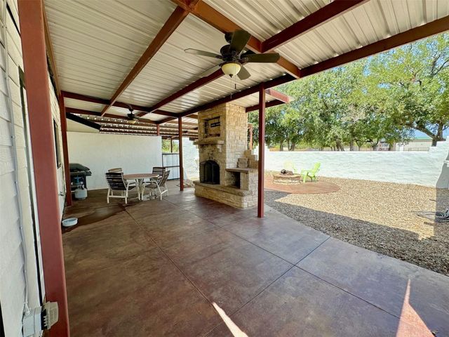 2901 Wind Mill Court, Tolar, TX 76476