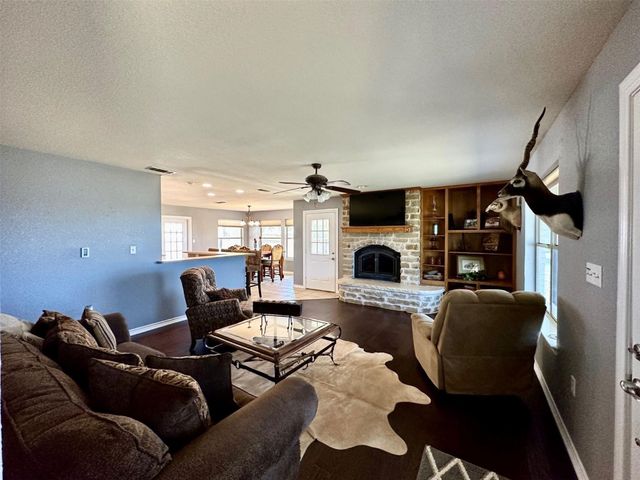 2901 Wind Mill Court, Tolar, TX 76476
