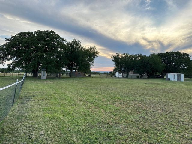 2901 Wind Mill Court, Tolar, TX 76476