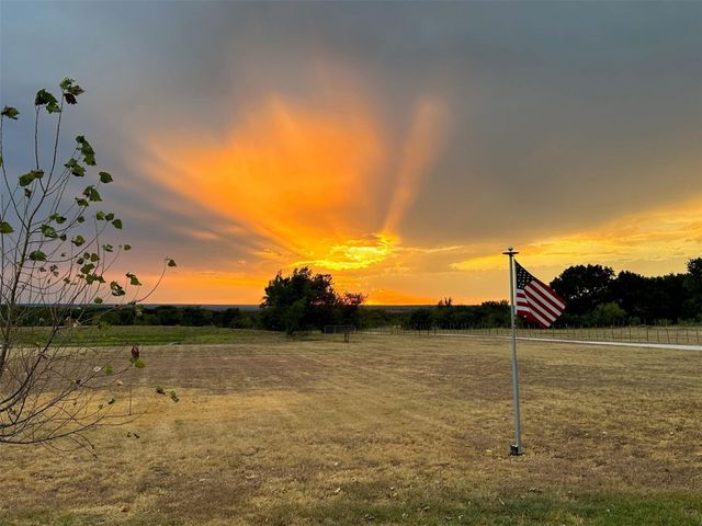 2901 Wind Mill Court, Tolar, TX 76476