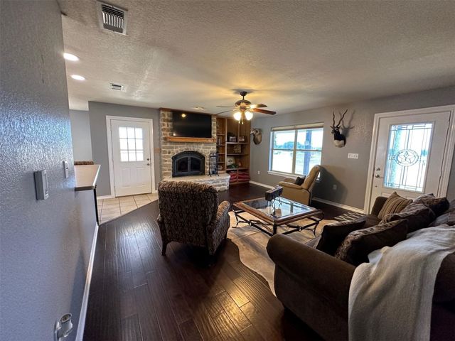 2901 Wind Mill Court, Tolar, TX 76476