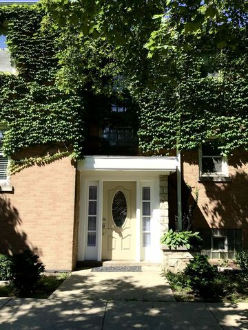 2918 W Hollywood Avenue 2, Chicago, IL 60659