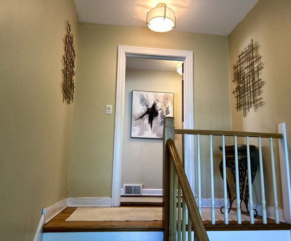 2918 W Hollywood Avenue 2, Chicago, IL 60659