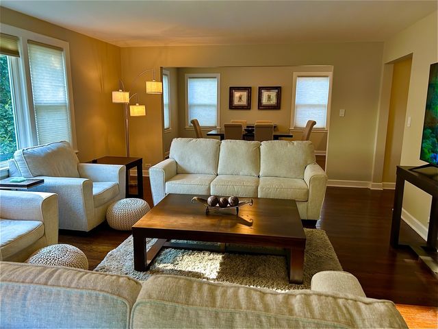 2918 W Hollywood Avenue 2, Chicago, IL 60659