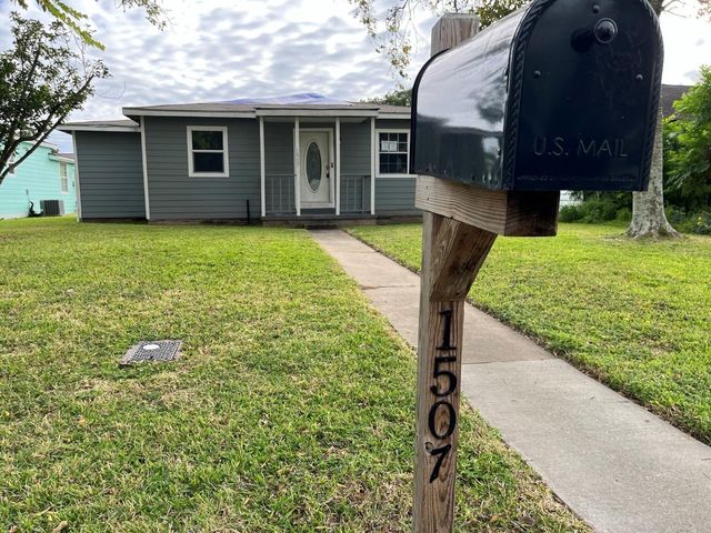 1507 W 5th Street, Freeport, TX 77541