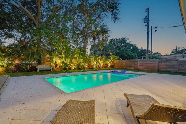 2 NW 89th St, El Portal, FL 33150