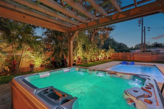 2 NW 89th St, El Portal, FL 33150