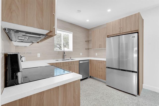 2 NW 89th St, El Portal, FL 33150