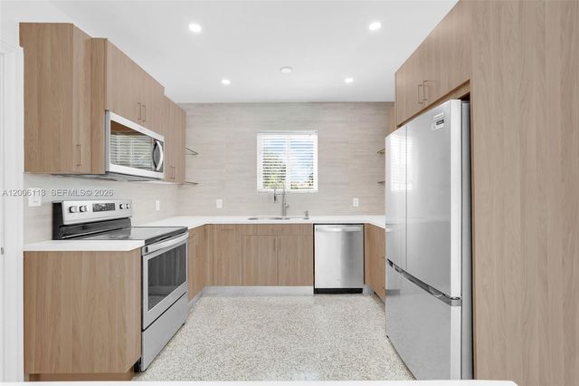 2 NW 89th St, El Portal, FL 33150