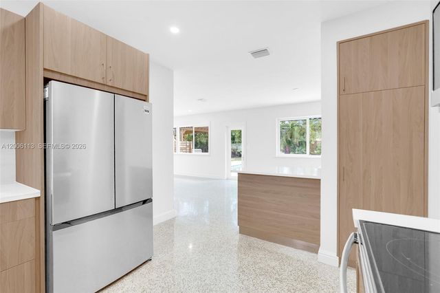 2 NW 89th St, El Portal, FL 33150