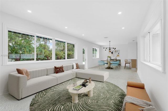 2 NW 89th St, El Portal, FL 33150