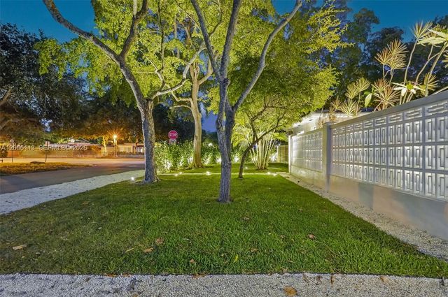 2 NW 89th St, El Portal, FL 33150