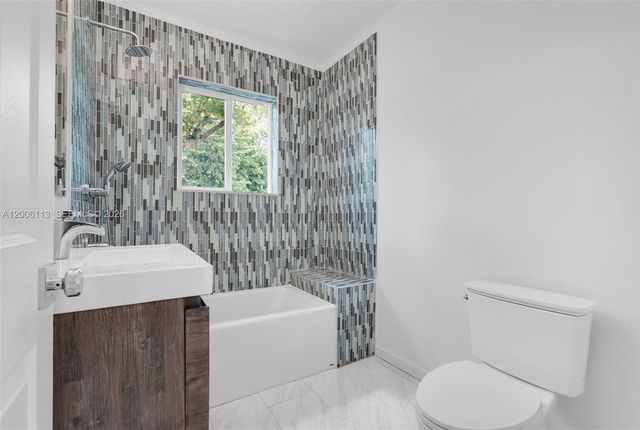 2 NW 89th St, El Portal, FL 33150