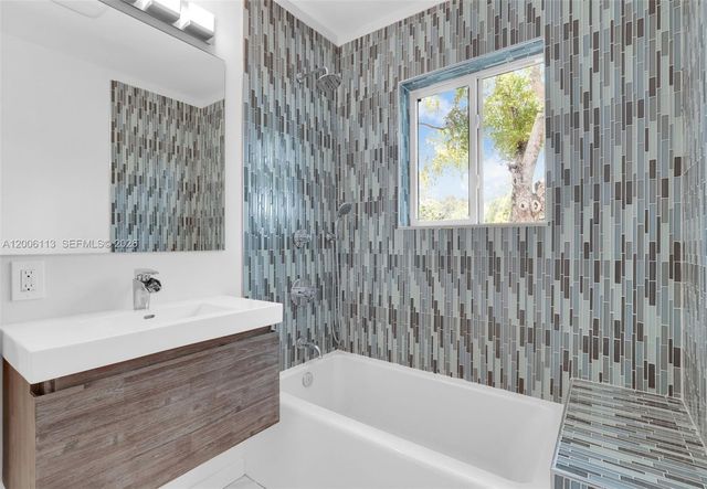 2 NW 89th St, El Portal, FL 33150