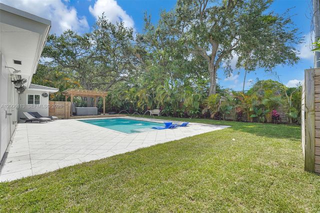 2 NW 89th St, El Portal, FL 33150