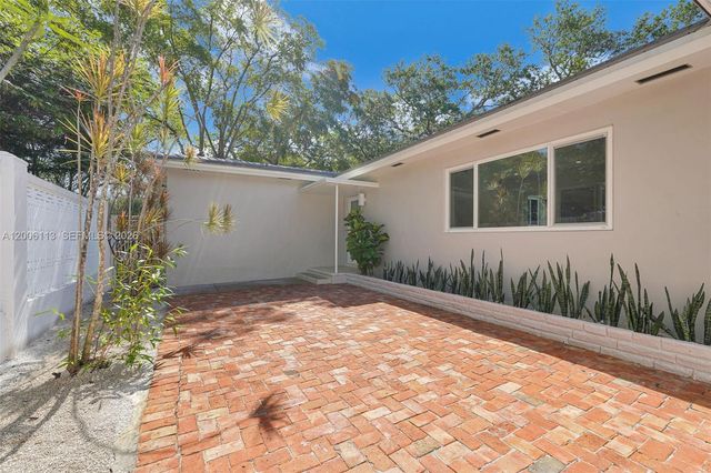 2 NW 89th St, El Portal, FL 33150