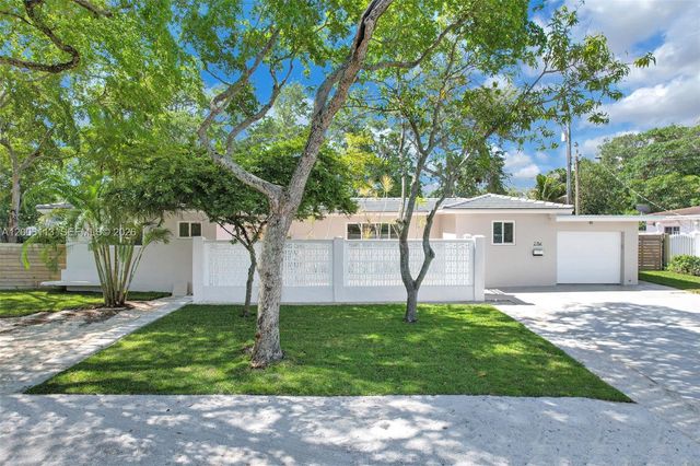 2 NW 89th St, El Portal, FL 33150