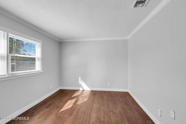 15 Hemingway Drive, Hazlet, NJ 07730