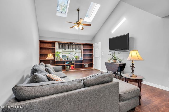 15 Hemingway Drive, Hazlet, NJ 07730