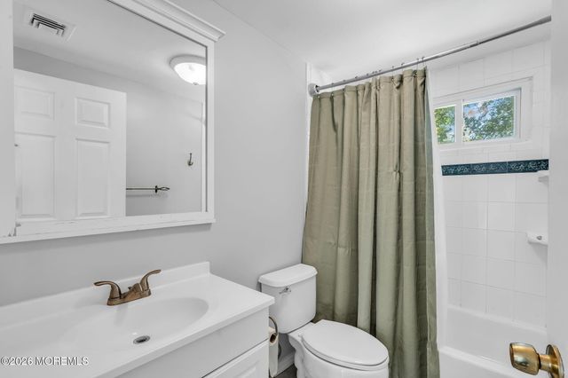 15 Hemingway Drive, Hazlet, NJ 07730