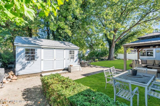 15 Hemingway Drive, Hazlet, NJ 07730