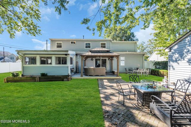 15 Hemingway Drive, Hazlet, NJ 07730
