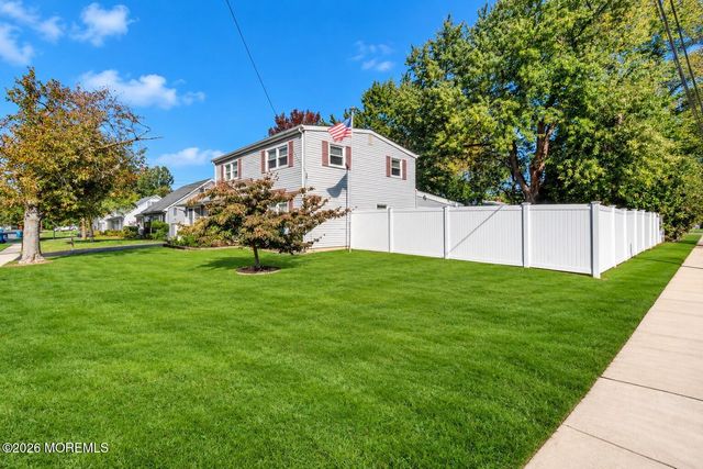 15 Hemingway Drive, Hazlet, NJ 07730