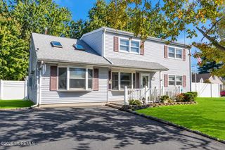 15 Hemingway Drive, Hazlet, NJ 07730