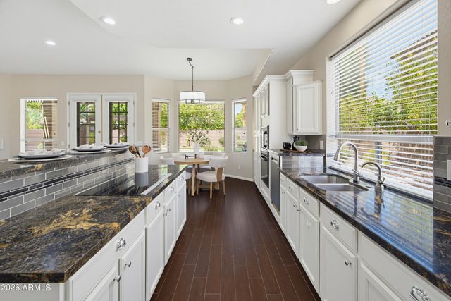 1550 E Saratoga Court, Gilbert, AZ 85296