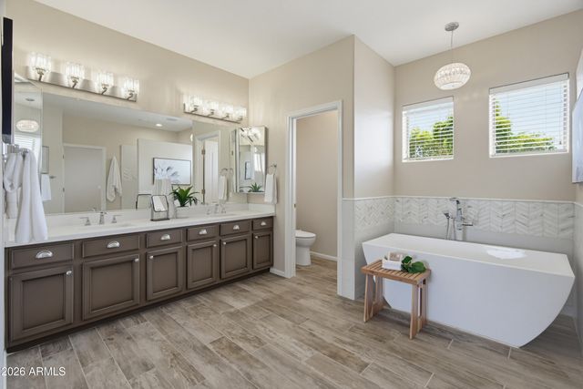 1550 E Saratoga Court, Gilbert, AZ 85296