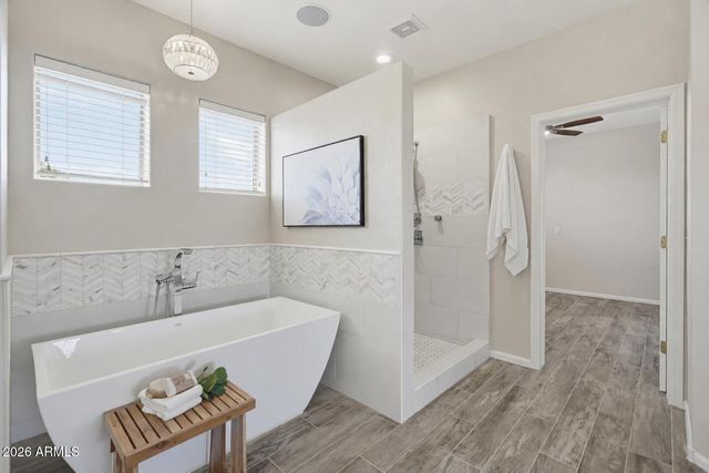 1550 E Saratoga Court, Gilbert, AZ 85296