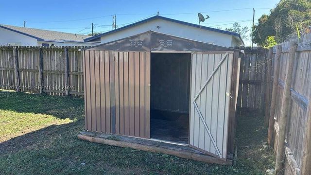 455 NW 14th St, Florida City, FL 33034