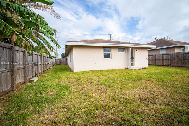 455 NW 14th St, Florida City, FL 33034