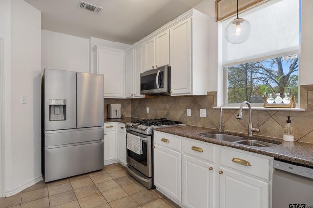 310 Rosebrook Cir, Whitehouse, TX 75791