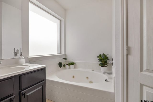 310 Rosebrook Cir, Whitehouse, TX 75791