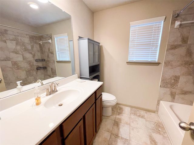 3419 Hollow Mist Drive, Texas City, TX 77591